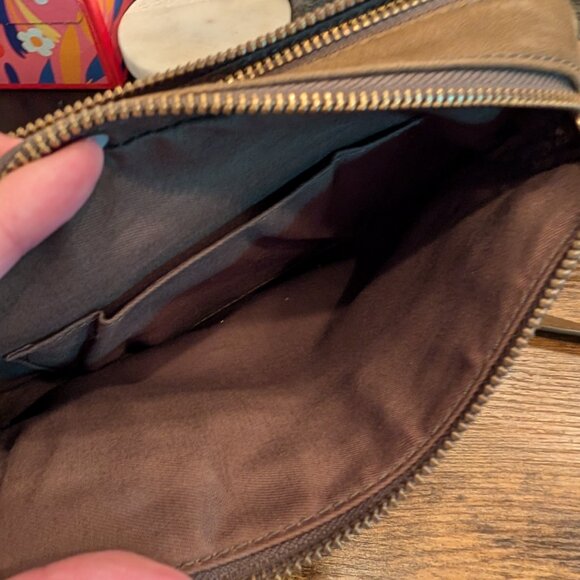 Fossil Crossbody Camera Bag - Picture 8 of 9